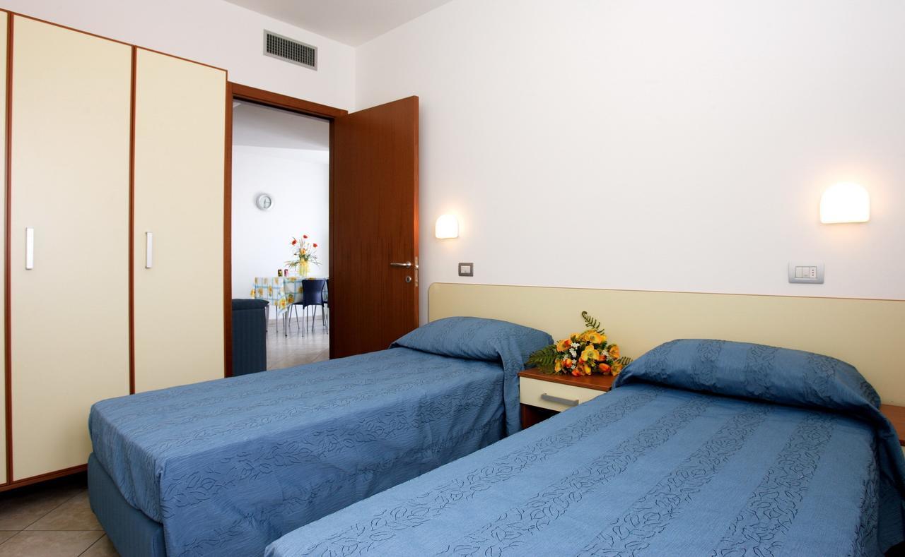 Residence Il Girasole 1 Alba Adriatica Luaran gambar