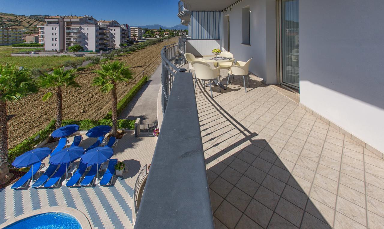 Residence Il Girasole 1 Alba Adriatica Luaran gambar